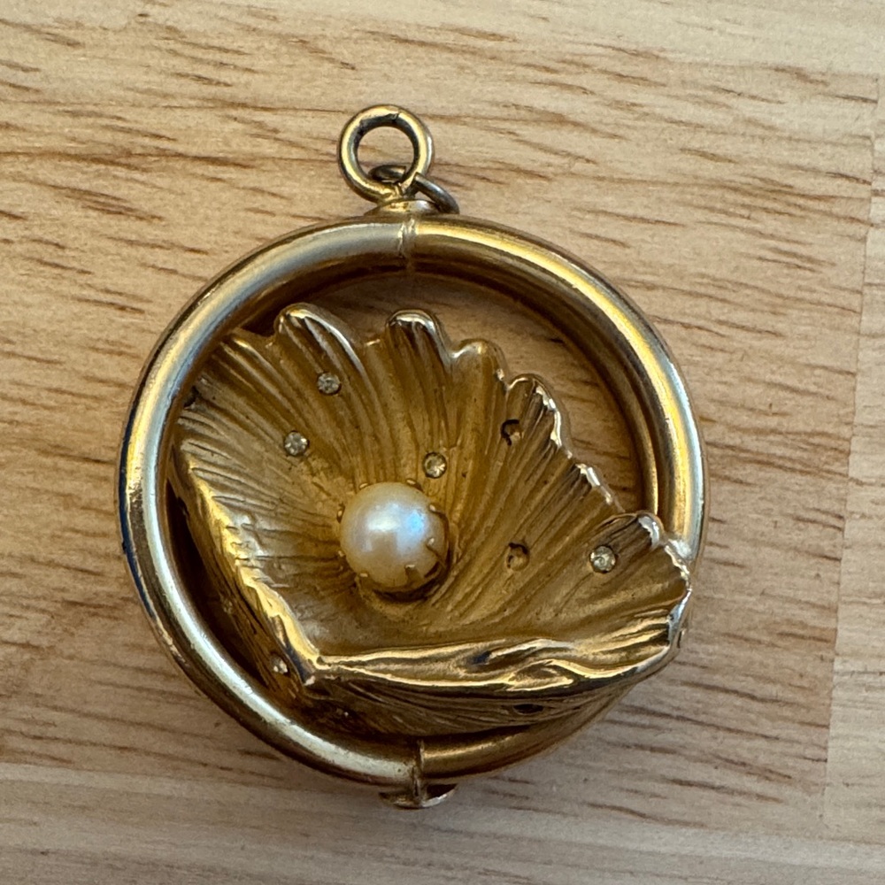 Vintage Shell Pendant with Pearl
